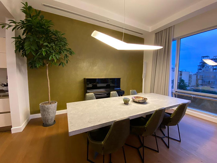 مقایسه میکروسمنت با رنگ دیوار