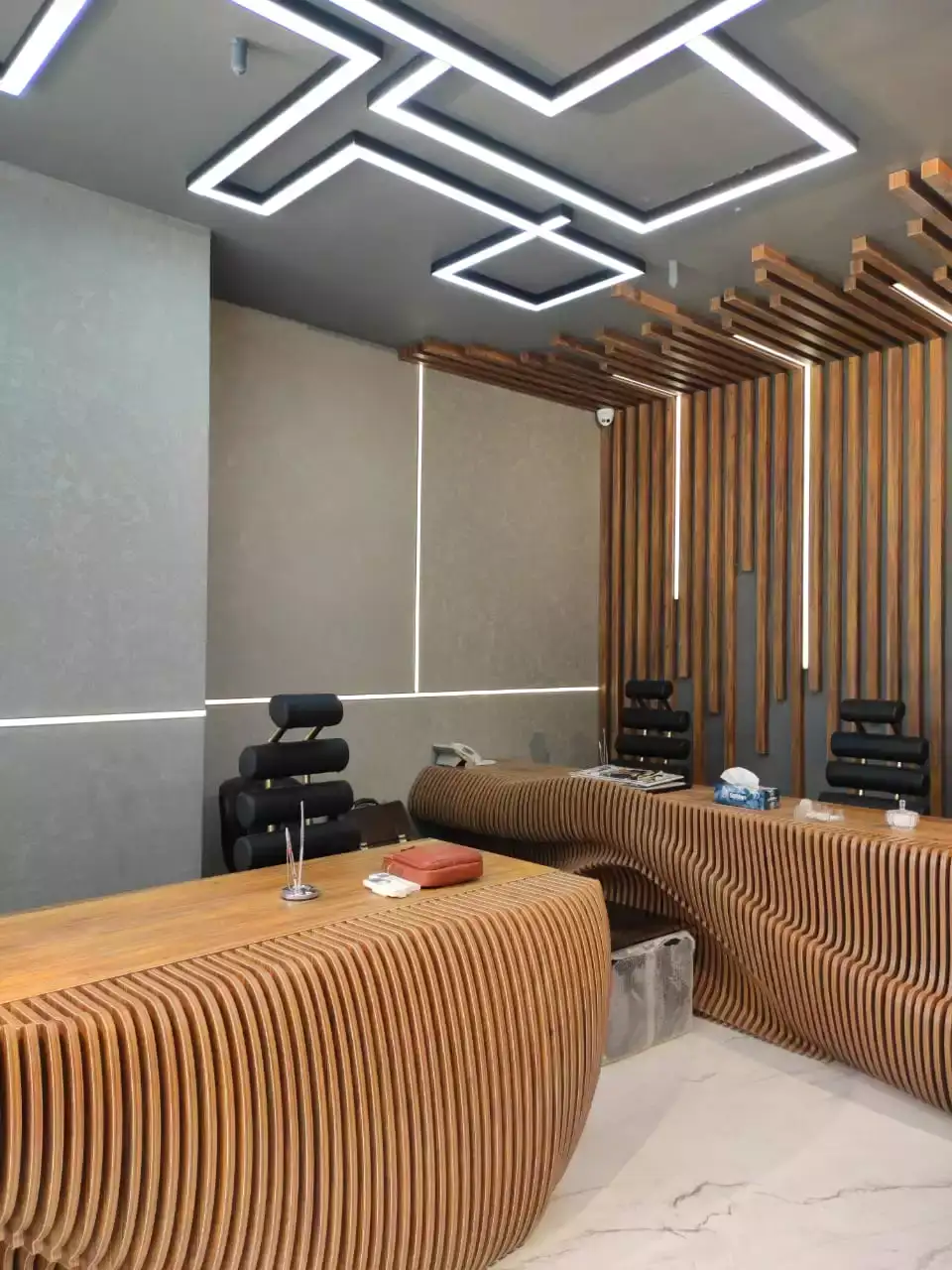 کاربردهای رایج ترکیب میکروسمنت با چوب و فلز